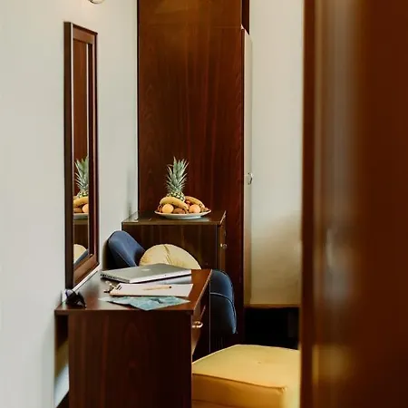 Πανσιόν Korona And Restaurant