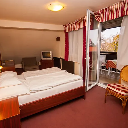 Casa de hóspedes Korona And Restaurant 4*