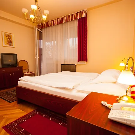 Casa de hóspedes Korona And Restaurant