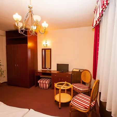 Korona And Restaurant Heviz