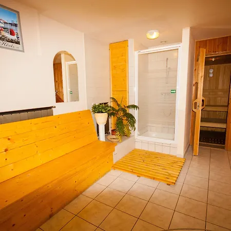 Casa de hóspedes Korona And Restaurant