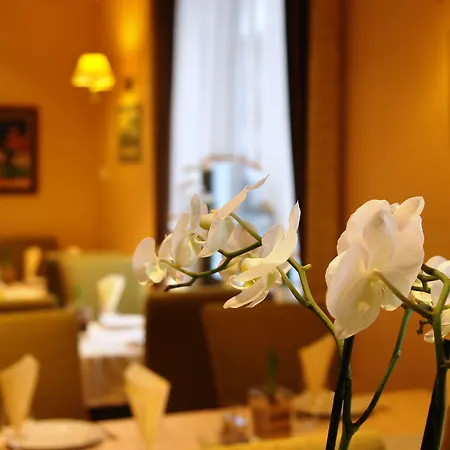 ゲストハウス Korona And Restaurant 4*