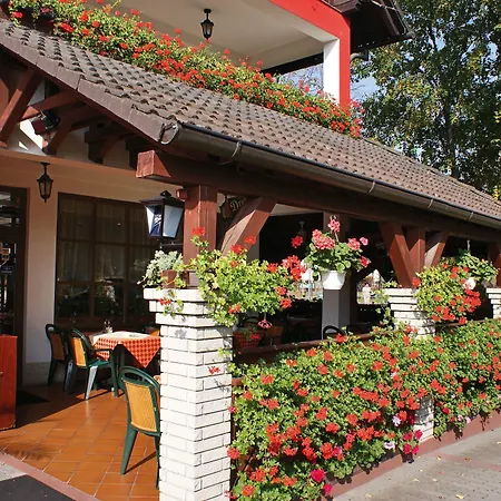 Korona And Restaurant Πανσιόν