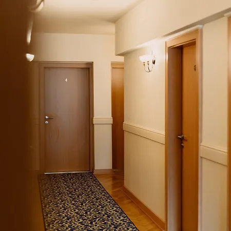 Casa de hóspedes Korona And Restaurant