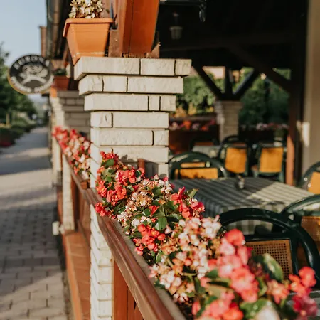 Korona And Restaurant Hévíz