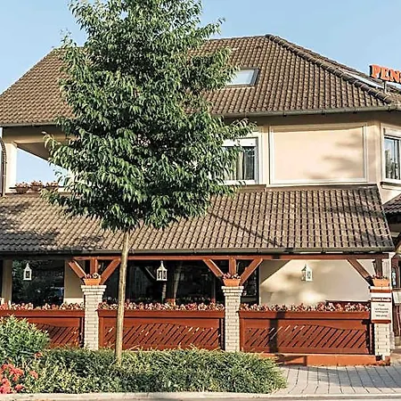 Korona And Restaurant Hévíz