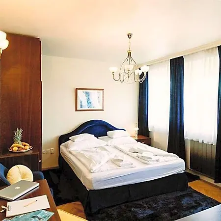 Korona And Restaurant 4*