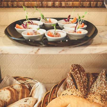 Korona And Restaurant Guest house