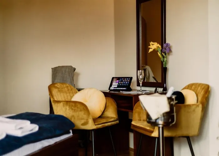 Korona And Restaurant ゲストハウス ヘーヴィーズ