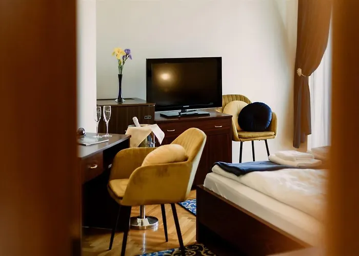 Korona And Restaurant ヘーヴィーズ