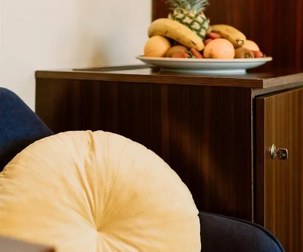 ゲストハウス Korona And Restaurant ヘーヴィーズ