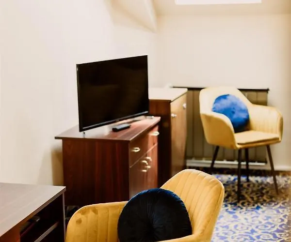 ゲストハウス Korona And Restaurant ヘーヴィーズ