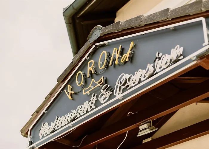 Korona And Restaurant ゲストハウス 4*