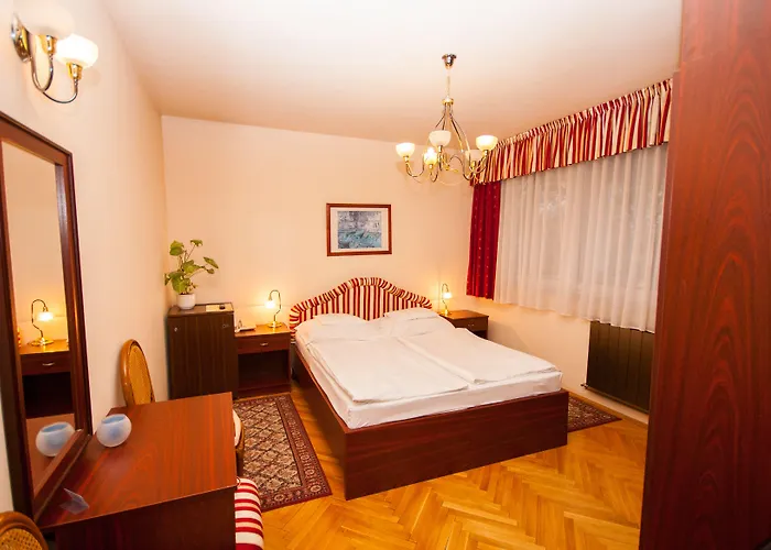 Korona And Restaurant ゲストハウス 4*