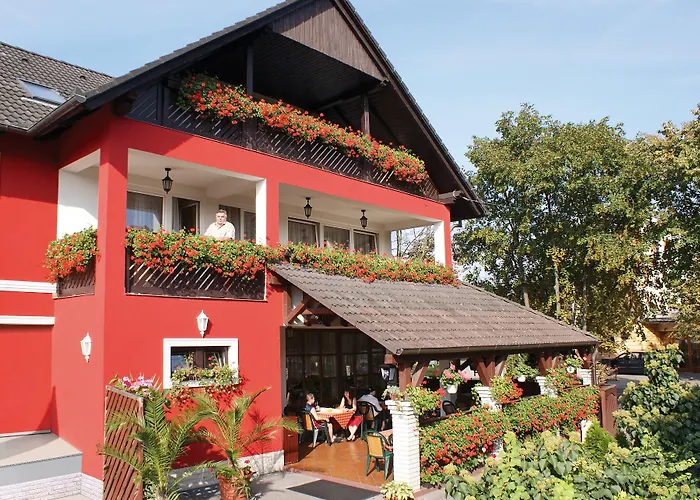 Korona And Restaurant ヘーヴィーズ