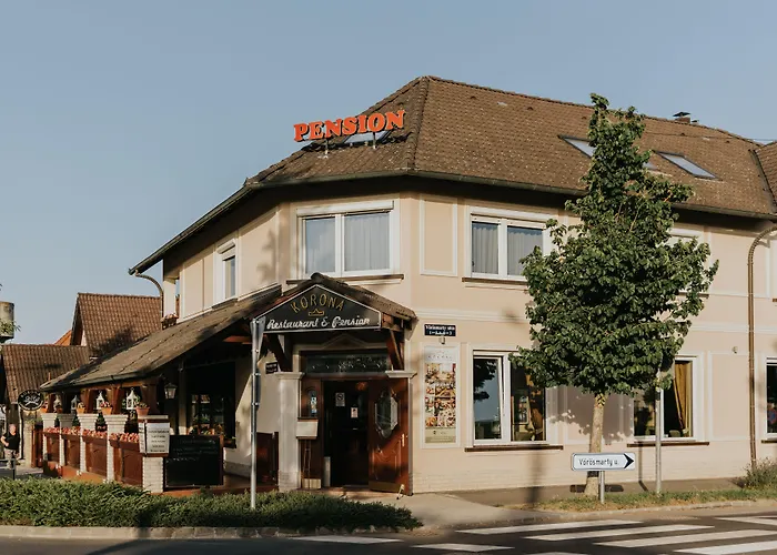 Korona And Restaurant ゲストハウス ヘーヴィーズ